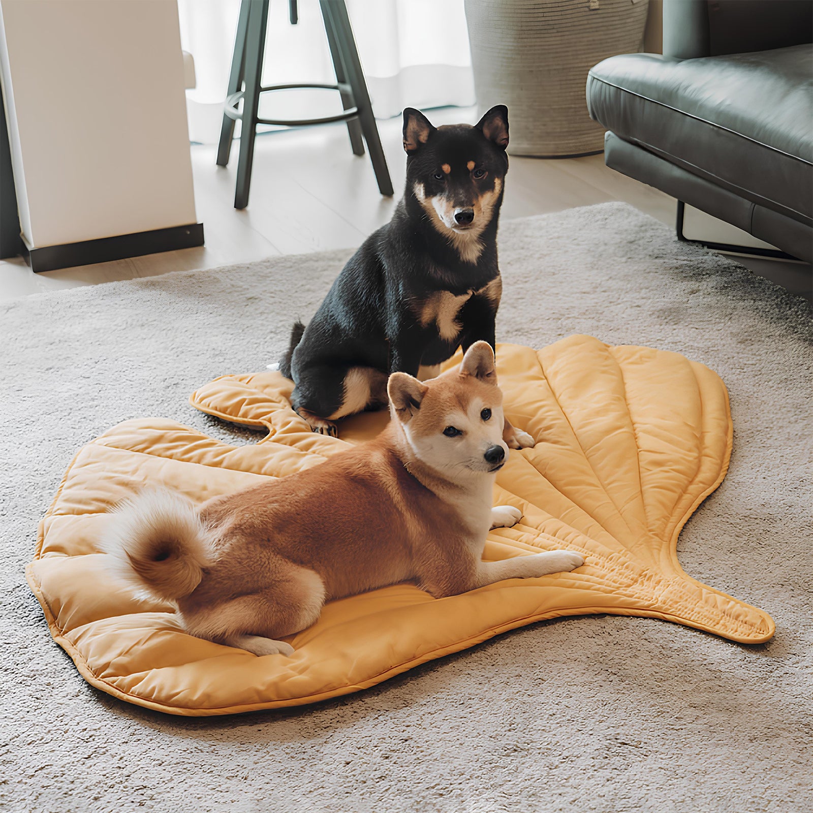 Fluffee Leaf Shape Pet Blanket